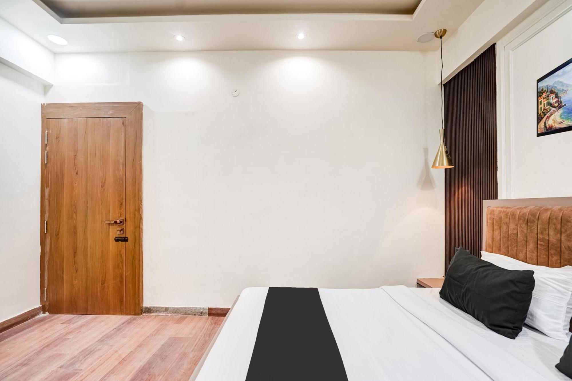 Hotel Super Collection O Ratan Lal Nagar Kanpur Exterior foto