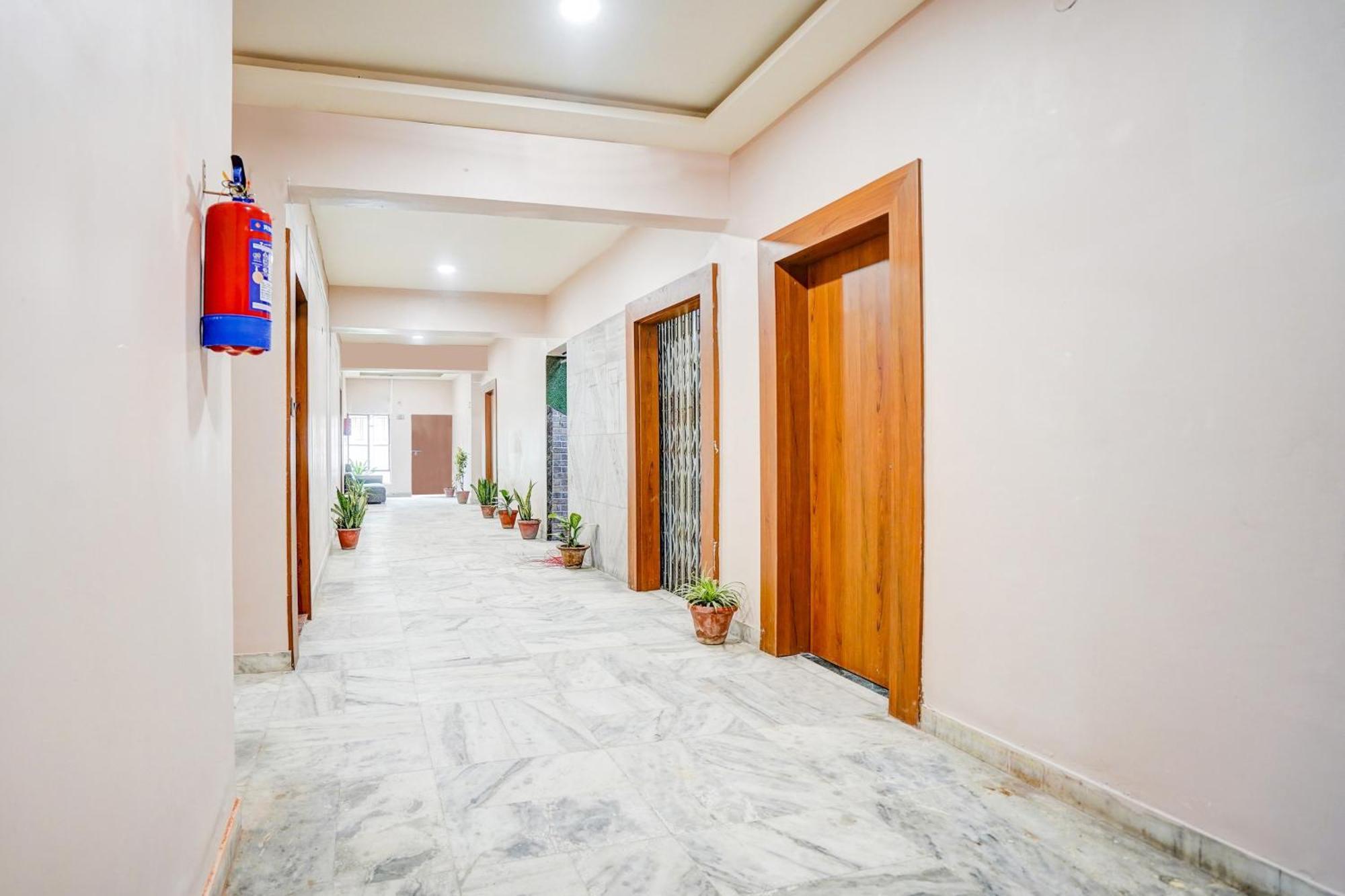 Hotel Super Collection O Ratan Lal Nagar Kanpur Exterior foto