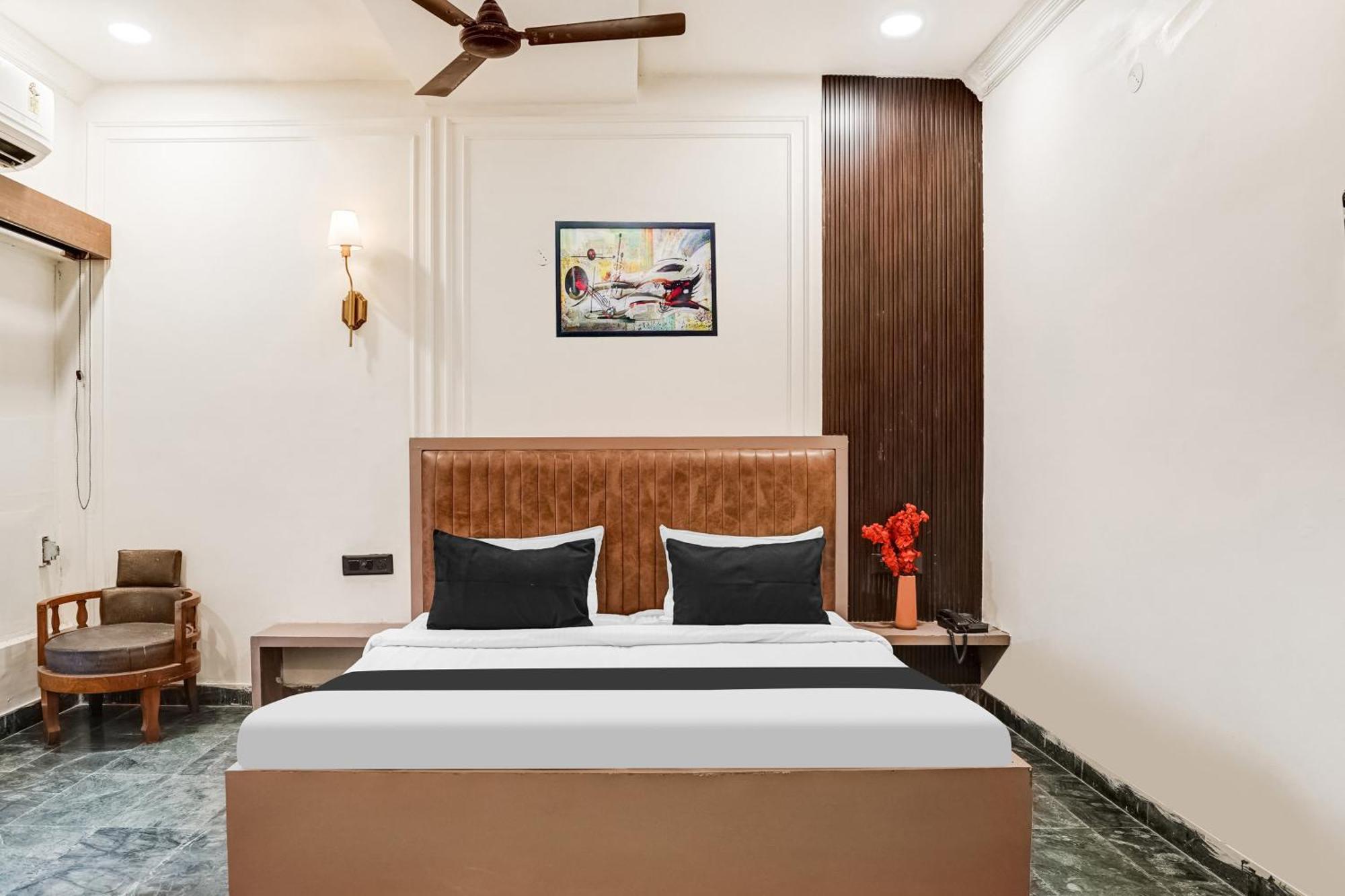 Hotel Super Collection O Ratan Lal Nagar Kanpur Exterior foto