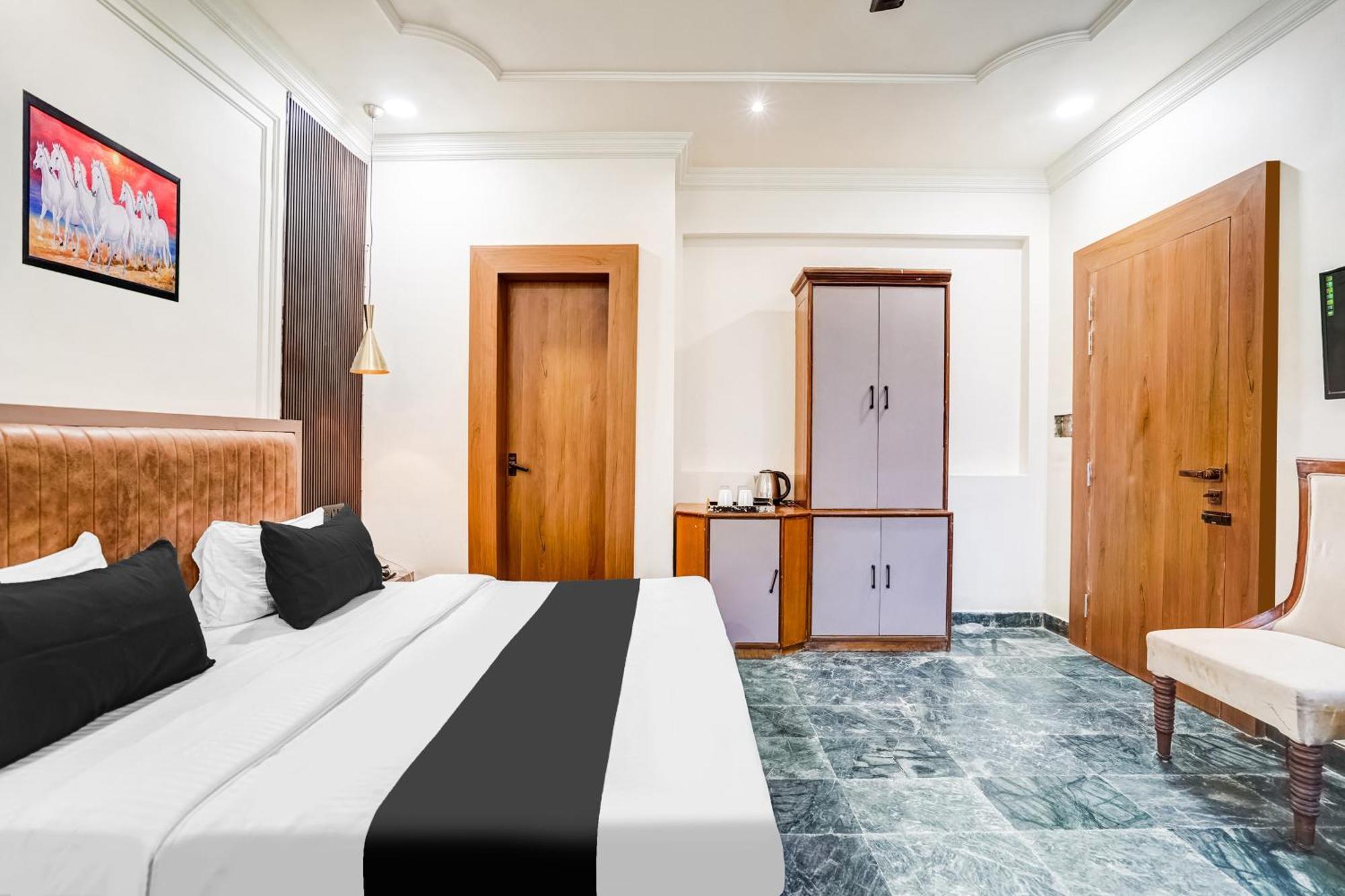 Hotel Super Collection O Ratan Lal Nagar Kanpur Exterior foto